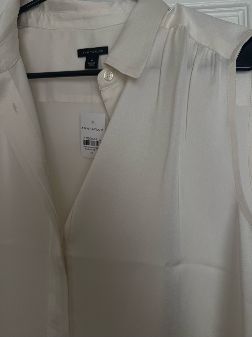 Ann Taylor Ivory Sleeveless Collared Silk-Feel Blouse